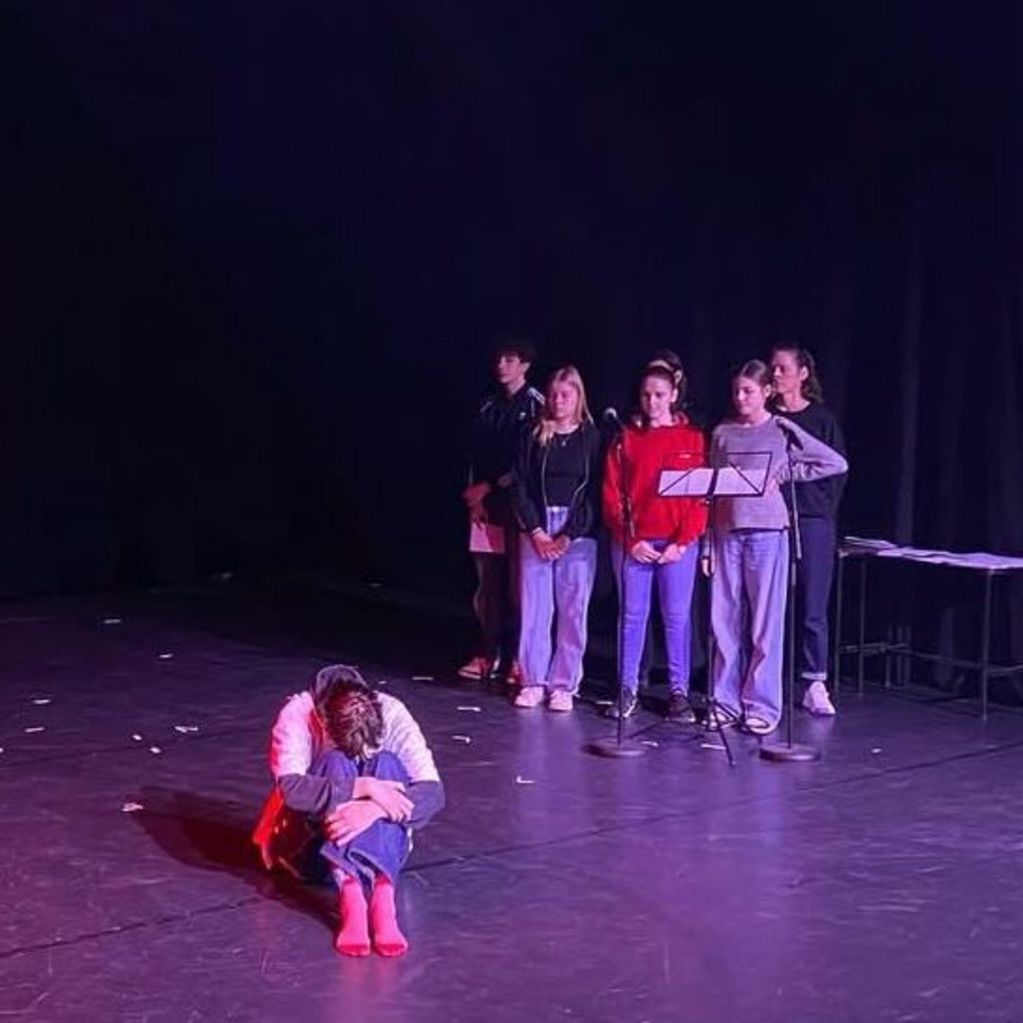 Theaterprojekt „Manche Sachen weiß ich, aber ich erinnere mich nicht“ – Eine Auseinandersetzung mit Erinnerung und Traumata