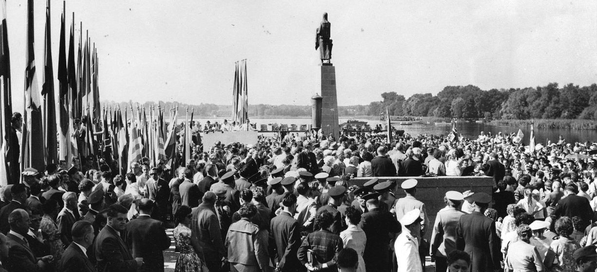 Einweihung der Nationalen Mahn- und Gedenkstätte 1959