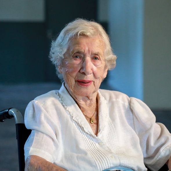 Selma van de Perre 2019 in der Gedenkstätte Ravensbrück, Foto: Hildegard Hansche Stiftung, Carsten Büttner  Selma van de Perre 2019 in der Gedenkstätte Ravensbrück, Foto: Hildegard Hansche Stiftung, Carsten Büttner