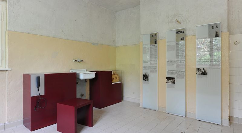 Former kitchen with biographies of the wives of the camp leaders / Thematic room on family life next to the concentration camp