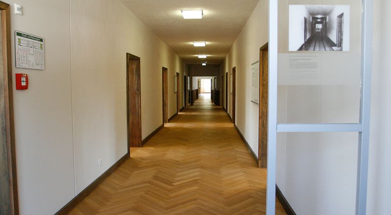 View of the corridor on the upper floor with the installation of an original photo