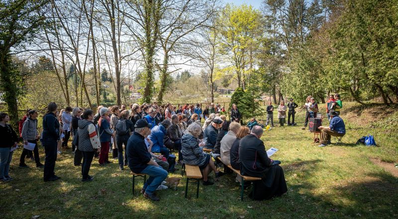 Gedenken an die polnische Haftgruppe auf dem Friedhof Fürstenberg, veranstaltet von der Lagergemeinschaft Ravensbrück e.V. Foto: Eberhard Schorr.