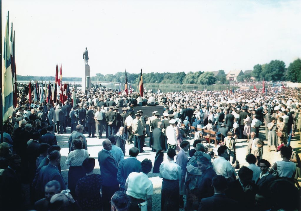 Eröffnung der Mahn- und Gedenkstätte Ravensbrück, 1959 (Foto: Ernst Schäfer)