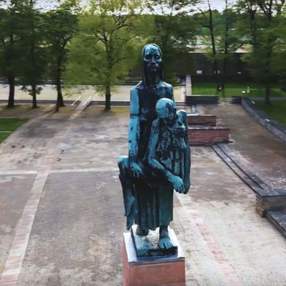 Denkmal "Tragende" von Will Lammert, © MGR Denkmal "Tragende" von Will Lammert, © MGR